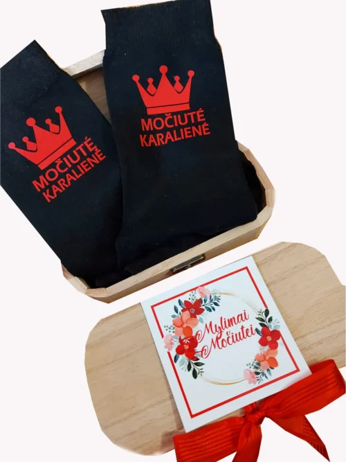 Kojinės dėžutėje medinėje močiutei Nr.3