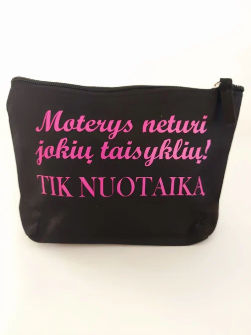 Kosmetinė moterys neturi jokių taisyklių