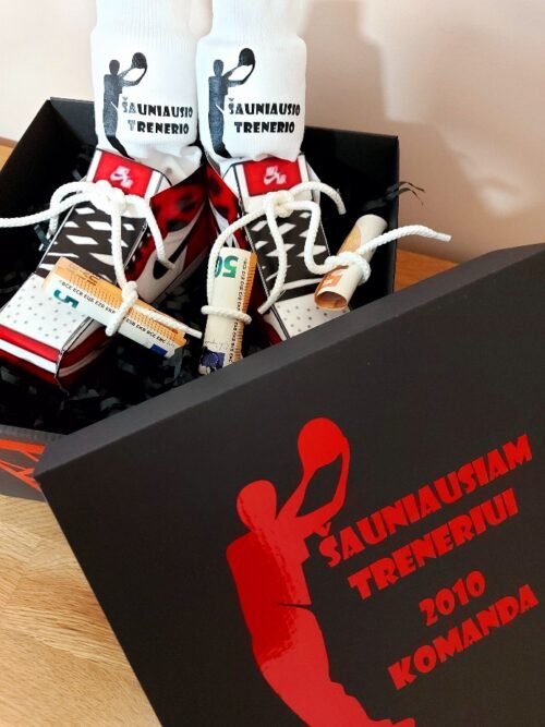 Dovanų dėžutė ŠAUNIAUSIAM KREPŠINIO TRENERIUI
